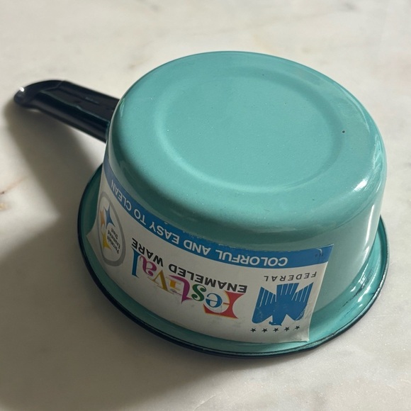 Adorable small vintage Festival Enameled Ware turquoise pot - Picture 2 of 7